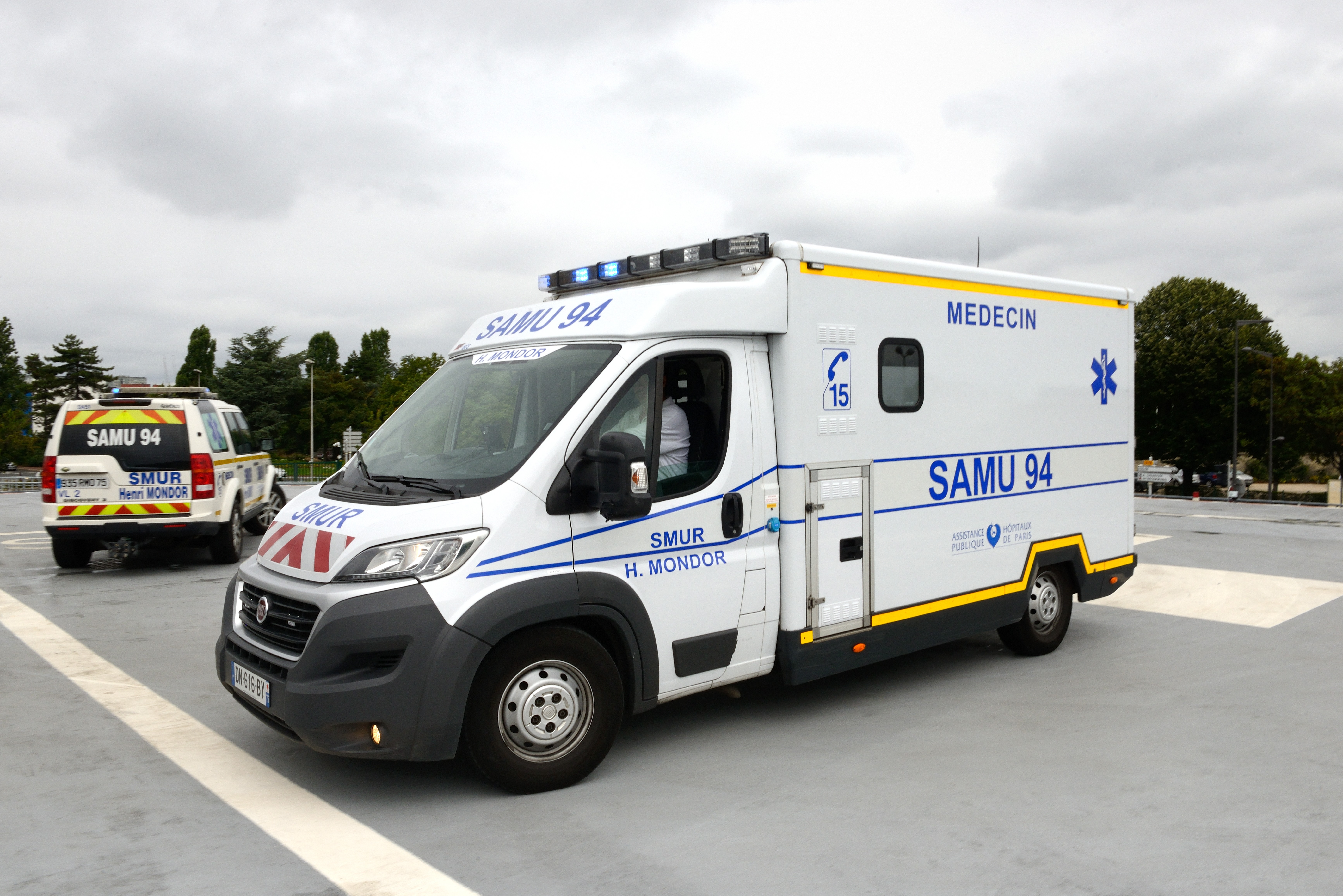 Ambulance De Reanimation Du SAMU 94 Sur Une Base Vehicule Poids Lourds ambulance-de-reanimation-du-samu-94-sur-une-base-vehicule-poids-lourds